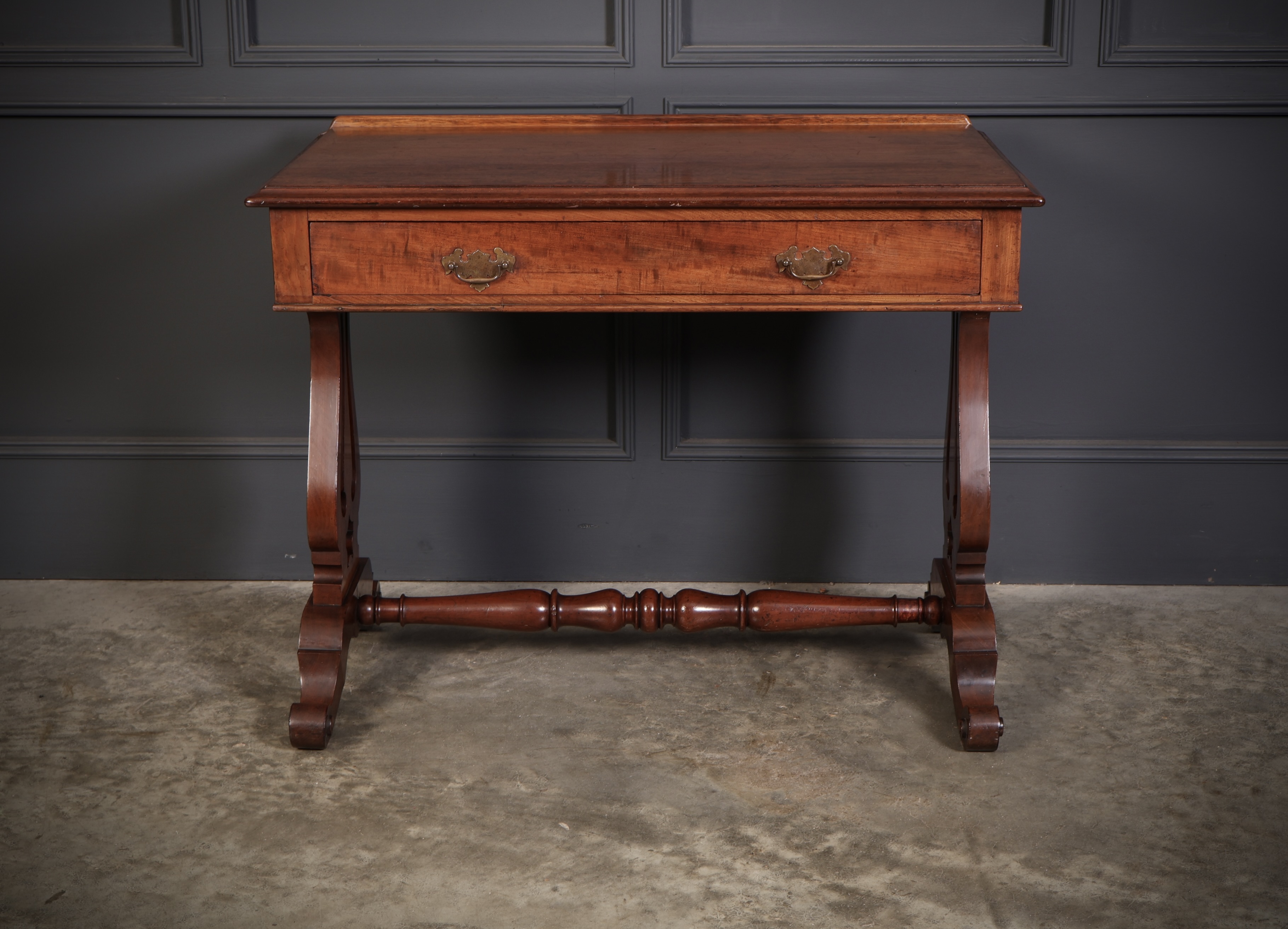 Quality Victorian Mahogany Side Table - Image 3
